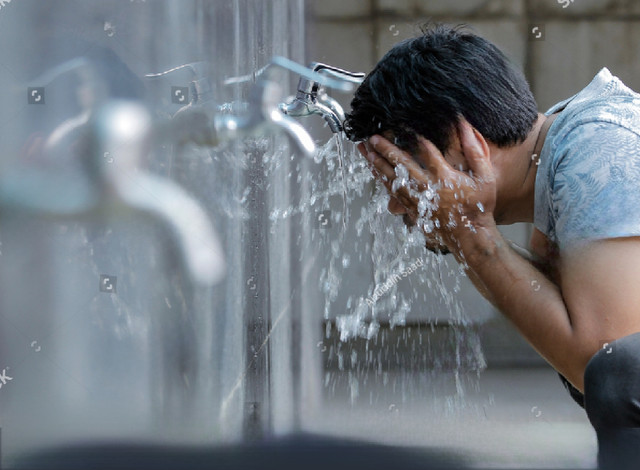 Sumber foto: Ilustrasi berwudu dari shutterstock.com