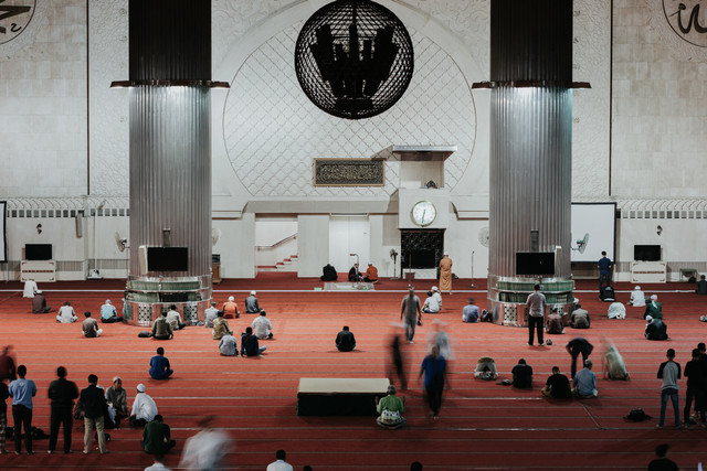 Ilustrasi doa sholat tarawih dan witir lengkap, sumber foto iam vjapratama dari Pexels