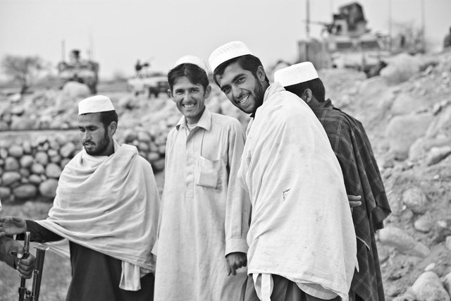 Ilustrasi cara menjawab salam. Foto: Pixabay
