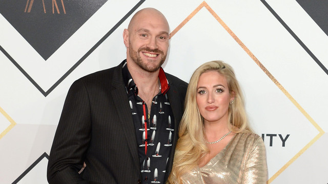 Tyson Fury bersama istrinya, Paris Fury. Foto: Jeff Spicer/Getty Images