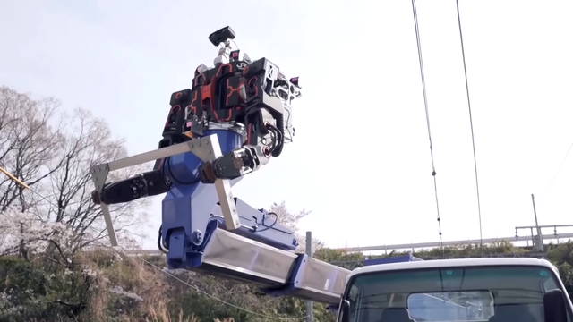 Tukang listrik di Jepang pakai robot. Foto: YouTube/REUTERS
