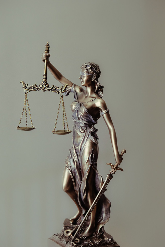 Ilustrasi Pasal 263 KUHP, Foto: Unsplash/Tingey Injury Law Firm
