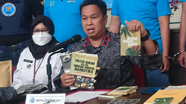 Kepala BNNP DIY, Brigjen Pol Andi Fairan, dalam konferensi pers di Kantor BNNP DIY, Kamis (7/4).
