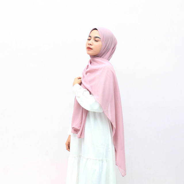 Cara Pakai Jilbab Pashmina Remaja. Foto : Unsplash/Ali Muhamad