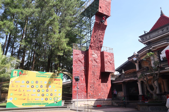 Venue lomba cabor panjat tebing di STIE Malangkucecwara. Foto : Feni Yusnia