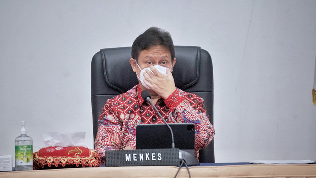 Menteri Kesehatan Budi Gunadi Sadikin gelar konferensi pers dan pemberian arahan mengenai hasil Sero Survei Nasional dan Percepatan Vaksinasi bagi Lansia kepada Gubernur seluruh Indonesia di Gedung C Kemendagri, Jakarta, Jumat (18/3/2022). Foto: Jamal Ramadhan/kumparan
