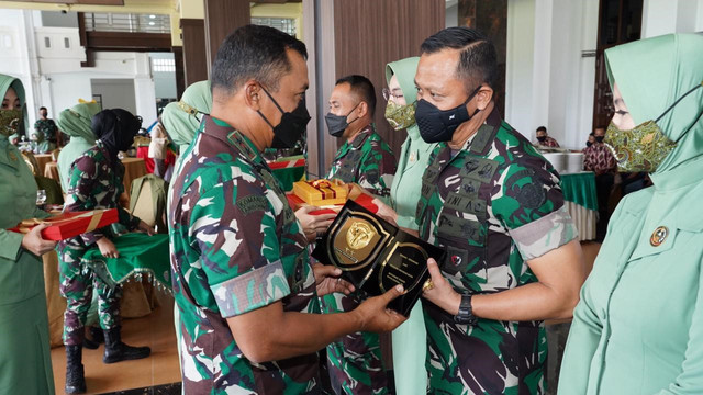 Pangdam Iskandar Muda memimpin serah terima jabatan. Dok. Kodam IM 