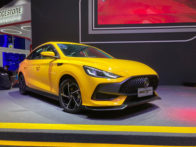 Sedan murah MG 5 GT meluncur di IIMS Hybrid 2022 Foto: dok. Muhammad Haldin Fadhila/kumparan