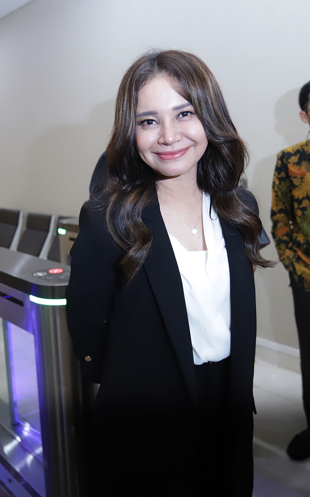 Rossa usai menjalani pemeriksaan terkait kasus dugaan investasi bodong berkedok robot trading DNA Pro di Bareskrim Polri, Kamis (21/4). Foto: Agus Apriyanto