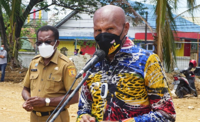 Wali Kota Jayapura, Benhur Tomi Mano (Foto Humas Pemkot Jayapura)