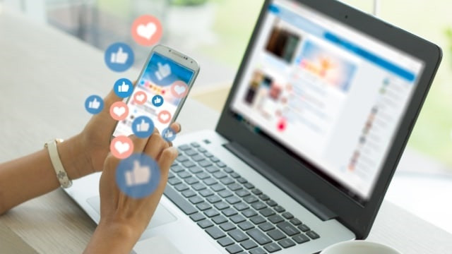 Ilustrasi berselancar di media sosial. Foto: Shutterstock