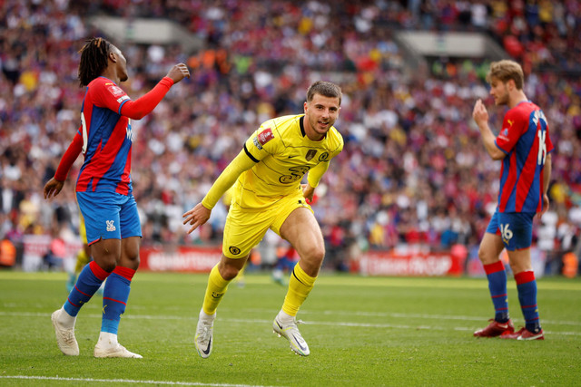 Selebrasi pemain Chelsea Mason Mount usai mencetak gol ke gawang Crystal Palace pada pertandingan semi final Piala FA di Stadion Wembley, London, Inggris.
Foto: John Sibley/REUTERS
