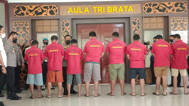 Kapolda Sumut Irjen Pol RZ Panca Putra saat memaparkan penahanan 8 tersangka kasus kerangkeng manusia rumah Bupati Langkat. Foto: Dok. Istimewa