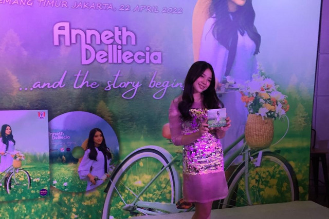 Anneth Delliecia dalam perilisan album perdananya And The Story Begins di KFC Kemang Timur Jakarta Selatan, Jumat (22/4). Foto: Giovanni/kumparan