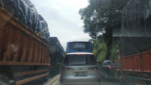Suasana macet menuju Pelabuhan Merak, Banten, Rabu (27/4). Foto: Dok. Dany Laksana