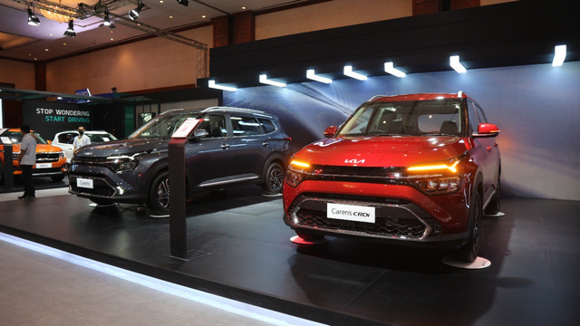 Kia Carens generasi terbaru resmi mengaspal di Indonesia, Sabtu (12/3). Foto: Ghulam M Nayazri/kumparan