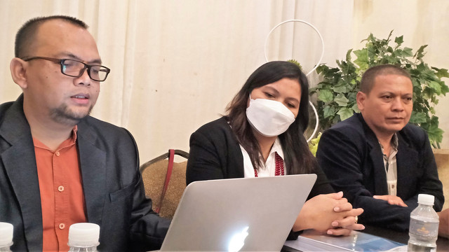 Tim kuasa hukum terdakwa kasus dugaan penganiayaan dalam Diklat Menwa UNS Solo. FOTO: Agung Santoso  