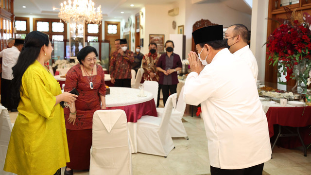 Prabowo Subianto saat silaturahmi ke rumah Megawati, Senin (2/5/2022). Foto: Istimewa