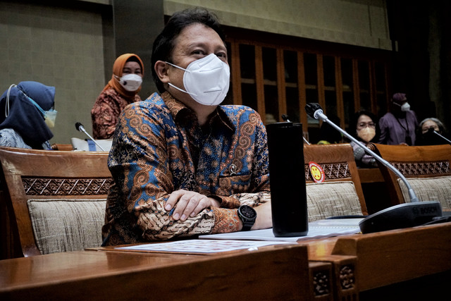 Menteri Kesehatan Budi Gunadi Sadikin mengikuti rapat kerja dan rapat dengar pendapat dengan Ketua Komite Penanganan Covid-19 dan Pemulihan Ekonomi Nasional (KPCPEN) di Komisi IX DPR RI, Jakarta, Rabu (23/3/2022). Foto: Jamal Ramadhan/kumparan