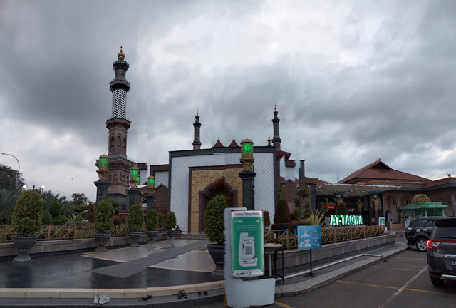 Masjid Agung At-Taqwa di KOta Cirebon Jawa Barat.(Juan)