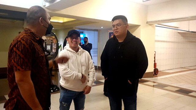 Stefanus Richard (kanan) saat ditangkap Bareskrim soal investasi bodong DNA Pro. Foto: Dok. Istimewa
