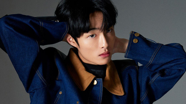 Pesona Pemain All of Us Dead Yoon Chan-young sebagai Brand Ambassador Coach. Foto: Coach