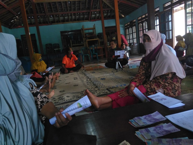 Dosen Spesialis Medikal Bedah "Prima Trisna Aji" ketik melakukan pendidikan kesehatan tentang manfaat buah Kurma untuk Kesehatan/photo by : @PrimaTrisnaAji On Instagram