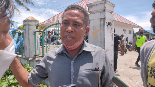 Ketua Umum Ikatan Keluarga Flobamora (IKF) Papua Barat, Clinton Tallo