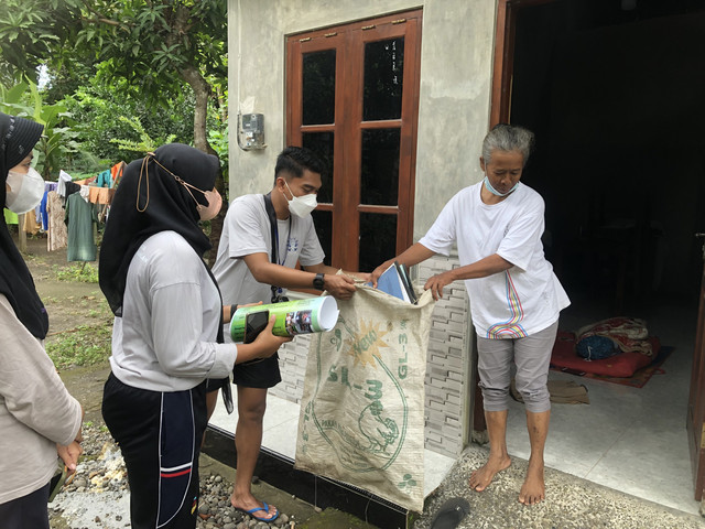 Kegiatan sedekah sampah bersama warga Kuroboyo/Sumber : dokumen pribadi
