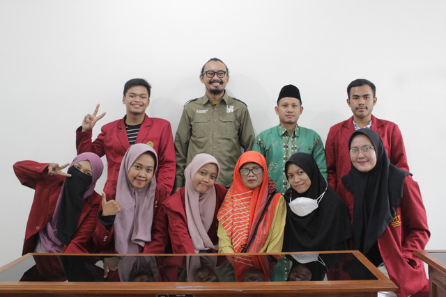 Foto bersama setelah seremonial penarikan KKN. (Sumber : PDD KKN MH 005 UMY).