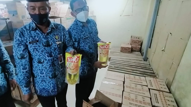 Dinas Koperasi Usaha Mikro dan Perdagangan (Dinkopumdag) Kabupaten Brebes melakukan inspeksi mendadak (sidak) di sejumlah tempat supermarket dan pasar, Kamis (17/2/2022).