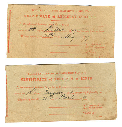 Surat keterangan lahir dari bidan, Foto: Unsplash.