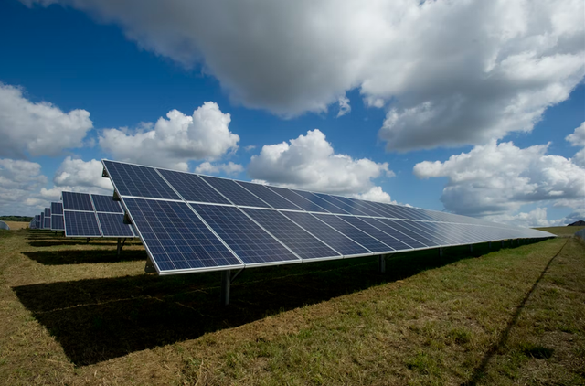 Ilustrasi bentuk energi alternatif. Foto: unsplash.com/publicpowerorg