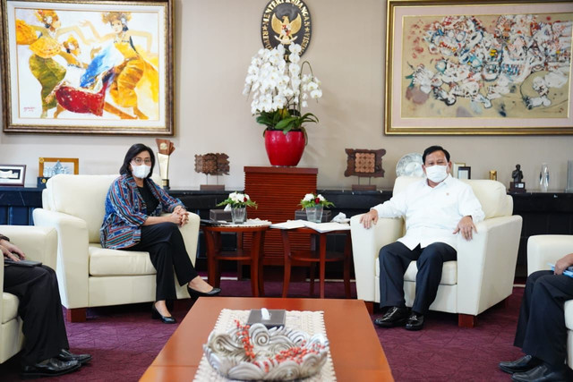 Pertemuan Menteri Pertahanan Prabowo Subianto dengan Menteri Keuangan Sri Mulyani. Kamis (7/4/2022).  Foto: Kemenkeu RI