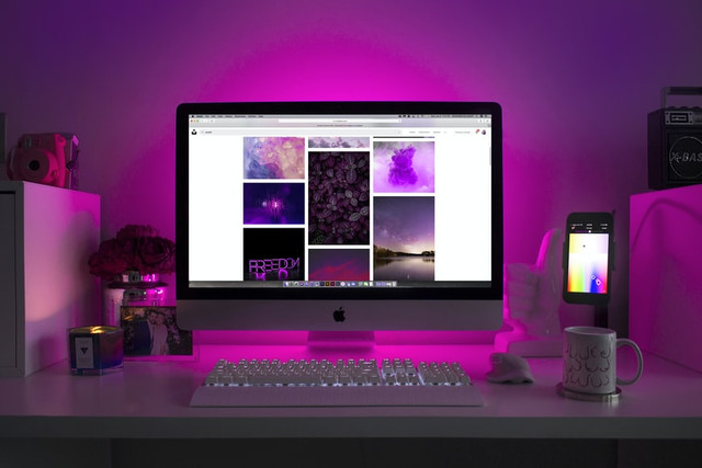 Cara menggunakan komputer untuk pemula yang mudah dan praktis. Foto: Unsplash