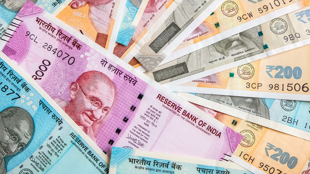 Ilustrasi mata uang Rupee. Foto: Denis.Vostrikov/Shutterstock