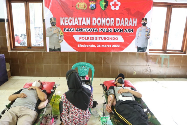kapolres situbondo berpartisipasi dalam baksos donor darah