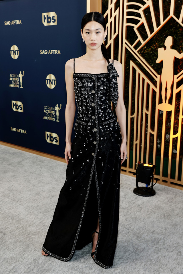 Jung Ho Yeon menghadiri Screen Actors Guild Awards ke-28 di Barker Hangar di Santa Monica, California, 27 Februari 2022. Foto: Dimitrios Kambouris/Getty Images