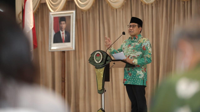 Menteri Desa, PDT, dan Transmigrasi Abdul Halim Iskandar di Kantor Kemendes PDTT, Jakarta, Rabu (16/3/2022).  Foto: Wening/Kemendes PDTT