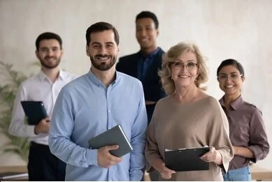 https://www.shutterstock.com/id/image-photo/group-portrait-smiling-diverse-multiethnic-businesspeople-1681615498