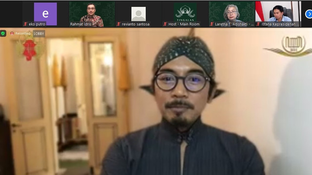 Panghageng KHP Kridhomardowo Keraton Yogyakarta, Kanjeng Pangeran Haryo (KPH) Notonegoro saat mengisi Simposium Internasional Keraton Yogyakarta yang digelar secara daring, Selasa (8/3). Foto: Widi Erha Pradana