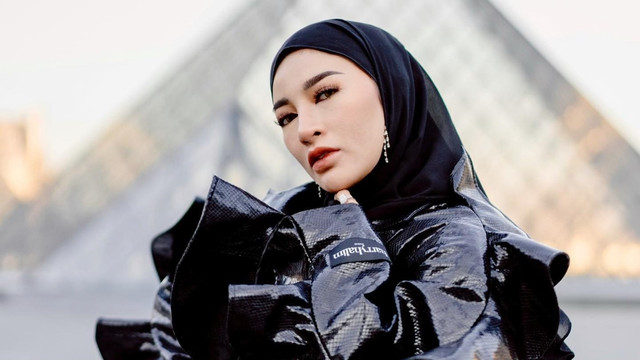 Lagi Viral, Ini 6 Gaya Shandy Purnamasari saat Naik dan Pose dengan Jet Pribadi. Foto: Instagram/@shandypurnamasari