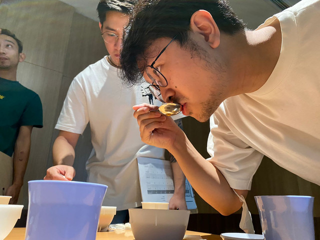 Pegiat kopi mengikuti Public Coffee Cupping, di Untan Hub Pontianak. Foto: Teri/Hi!Pontianak