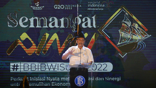 Menteri Koordinator Bidang Kemaritiman dan Investasi (Menko Marves) Luhut Binsar Pandjaitan memberikan sambutan pada peluncuran Gerakan Nasional Bangga Buatan Indonesia (BBI) di Anjungan Pantai Losari, Makassar, Sulawesi Selatan, Kamis (24/2/2022). Foto: Abriawan Abhe/ANTARA FOTO
