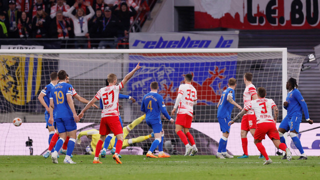Pemain RB Leipzig Angelino mencetak gol pertama mereka saat melawan Rangers si Semi Final Liga Europa Leg Pertama di Red Bull Arena, Leipzig, Jerman. Foto: Andrew Couldridge/Reuters