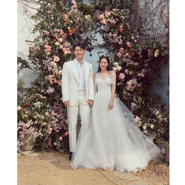 Hyun Bin dan Seon Ye Jin menikah. Foto: Instagram/@vast.ent