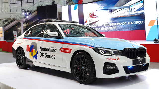 Sedan PHEV BMW 330e M Sport Jadi Safety Car MotoGP Mandalika. Foto: dok. BMW Indonesia