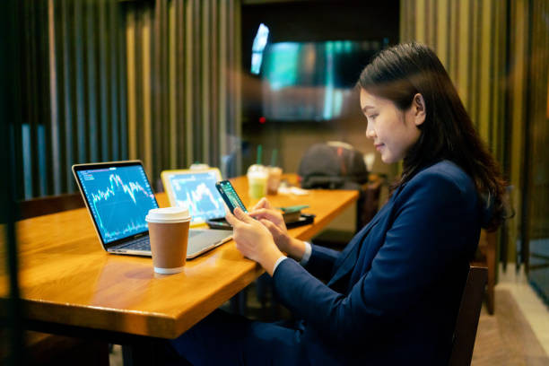 apa itu trading. sumber foto: unsplash/investor memperdagangkan saham
