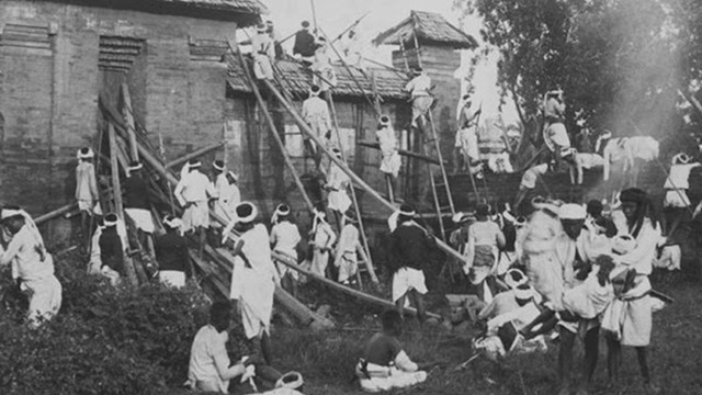 Suasana saat perlawanan terhadap pasukan kolonial Belanda - foto : Repro dokumentasi Puri Agung Klungkung