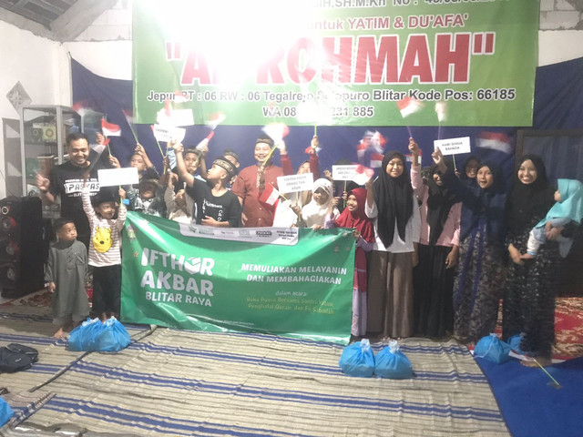Komunitas Tangan Di Atas (TDA) daerah Blitar melalui program TDA Peduli menggelar Ifthar Akbar bersama santri yatim dan fii sabilillah. dok